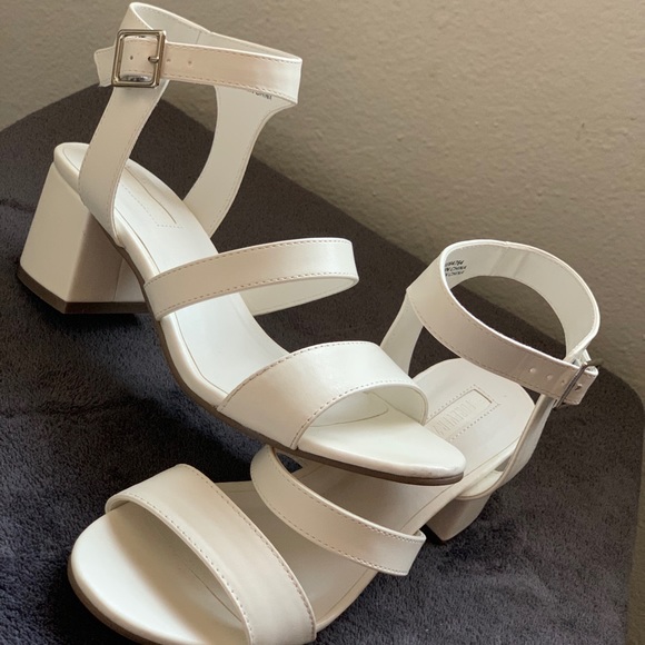 NEW White Forever 21 Sandal Size 7 no flaws - Picture 2 of 10